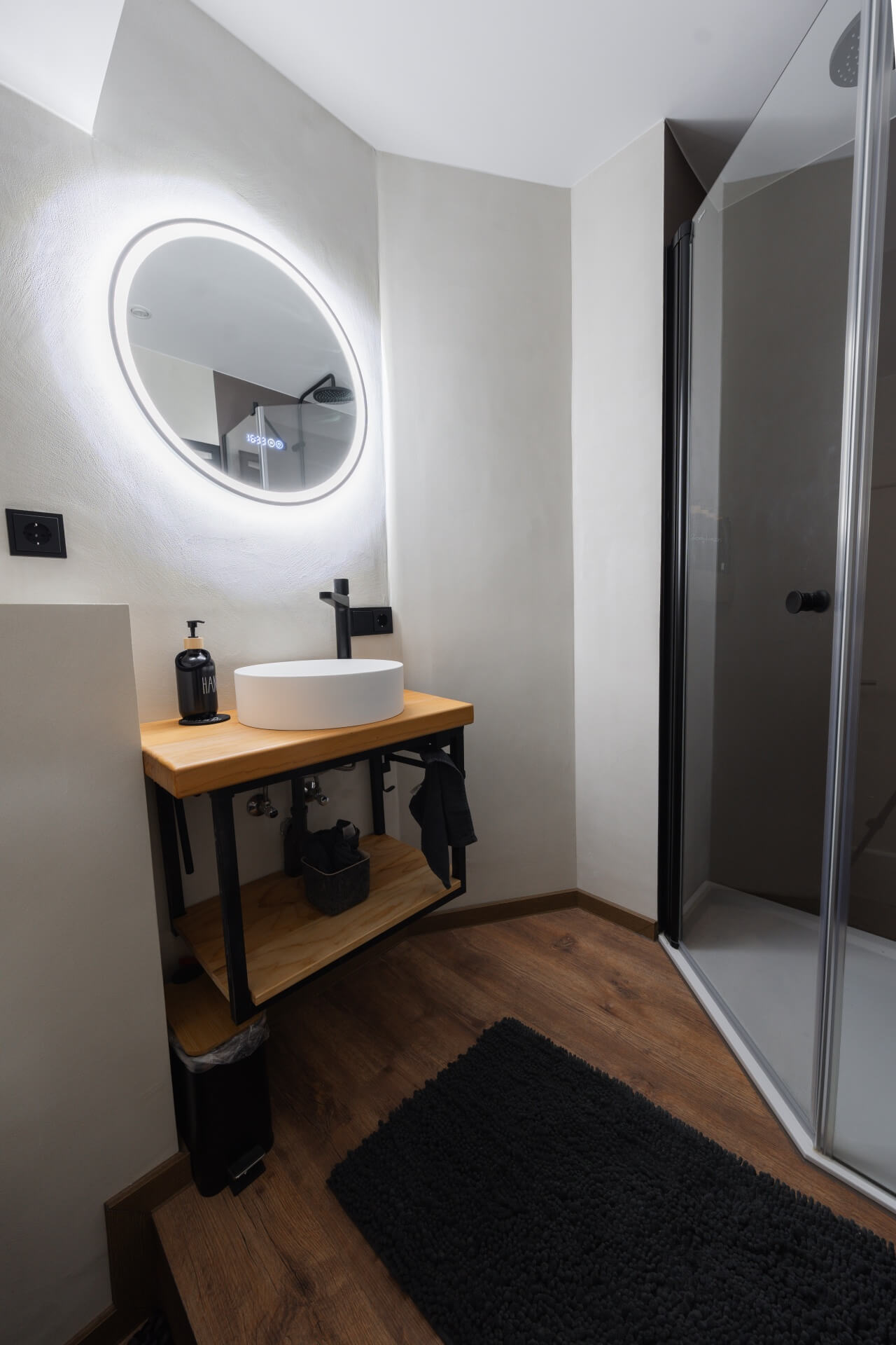 Referenz Fugenlose Bäder – Badgestaltung